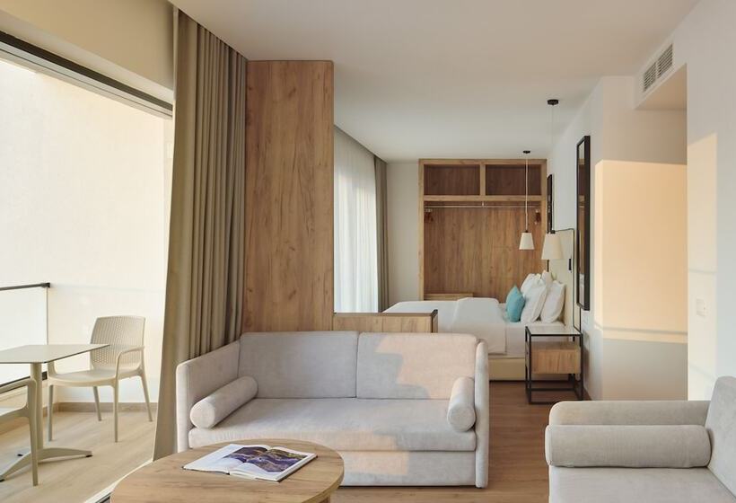 חדר משפחתי, Sol Tropikal Durres