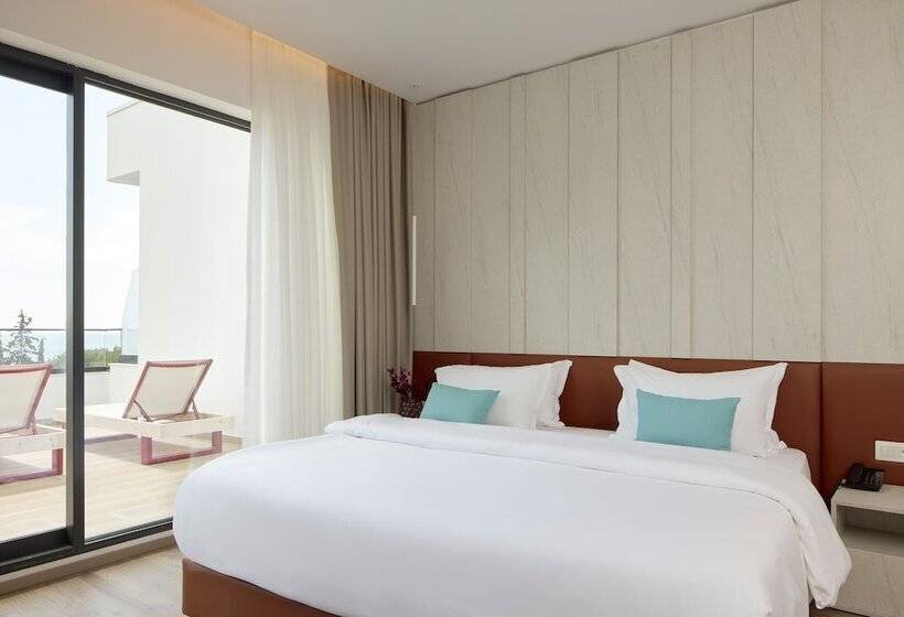 סוויטת ג'וניור עם טרסה, Sol Tropikal Durres