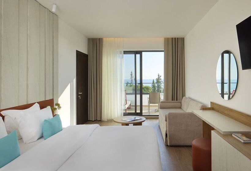 סוויטת ג'וניור עם טרסה, Sol Tropikal Durres