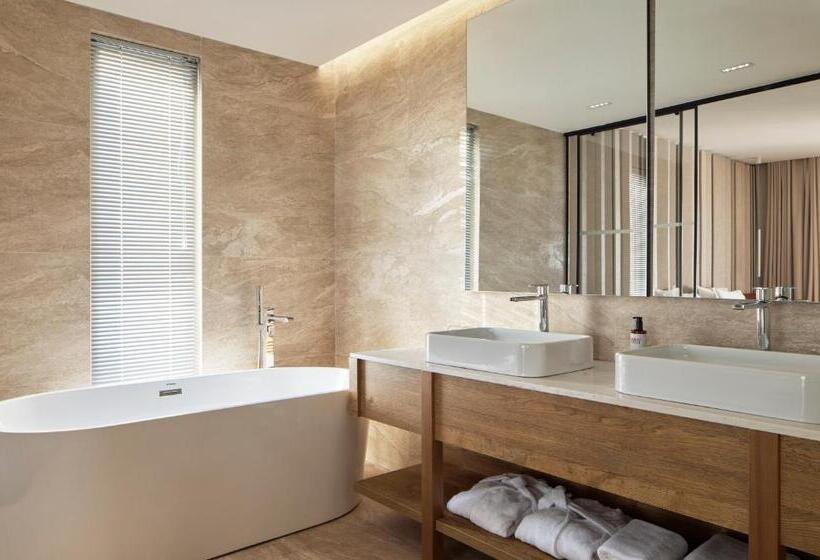 סוויטה, Sol Tropikal Durres