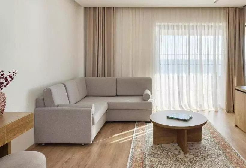 سوییت, Sol Tropikal Durres