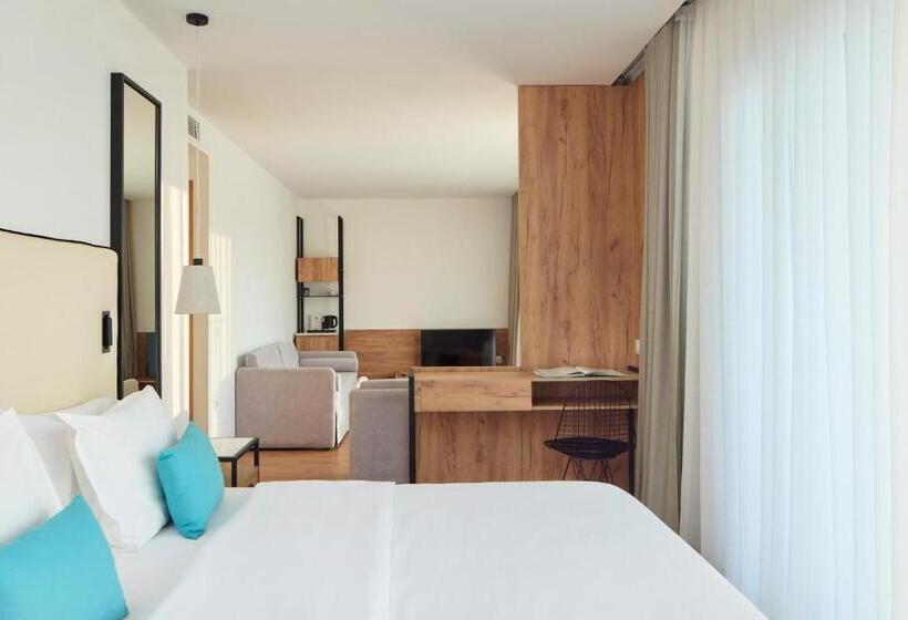 חדר משפחתי, Sol Tropikal Durres