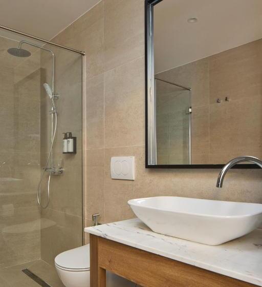 חדר משפחתי, Sol Tropikal Durres