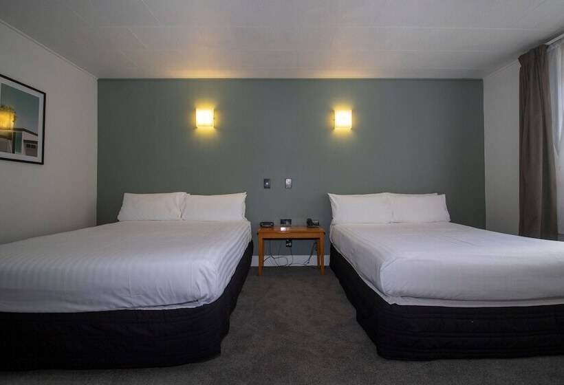 סטודיו סופריור, The Avenue