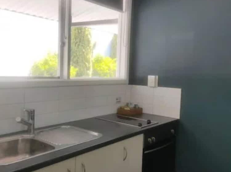 חדר משפחתי, The Avenue