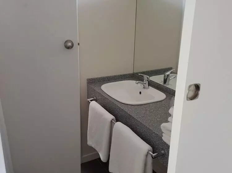 Deluxe Room, The Avenue
