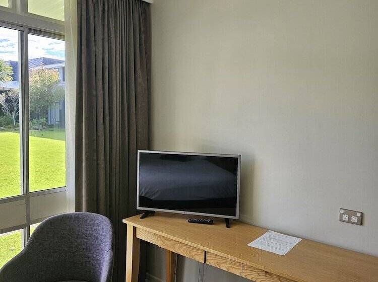 חדר דלוקס, The Avenue