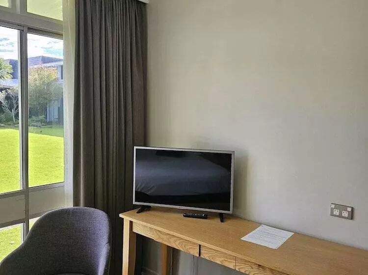 Deluxe Room, The Avenue