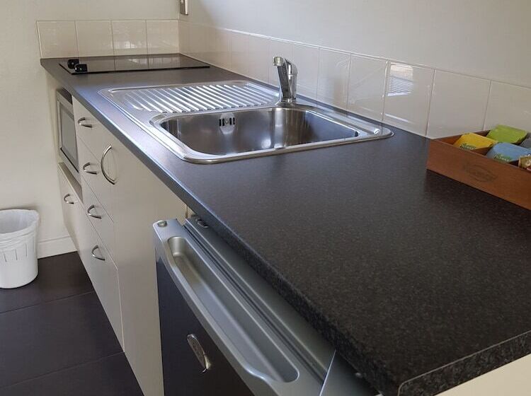 חדר דלוקס, The Avenue