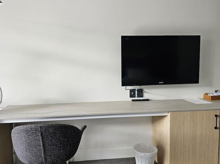 חדר דלוקס, The Avenue