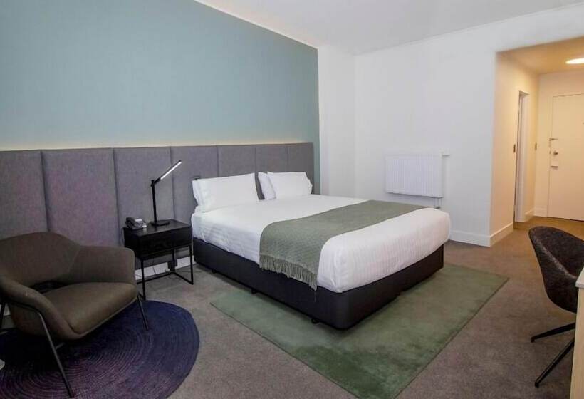 חדר דלוקס, The Avenue