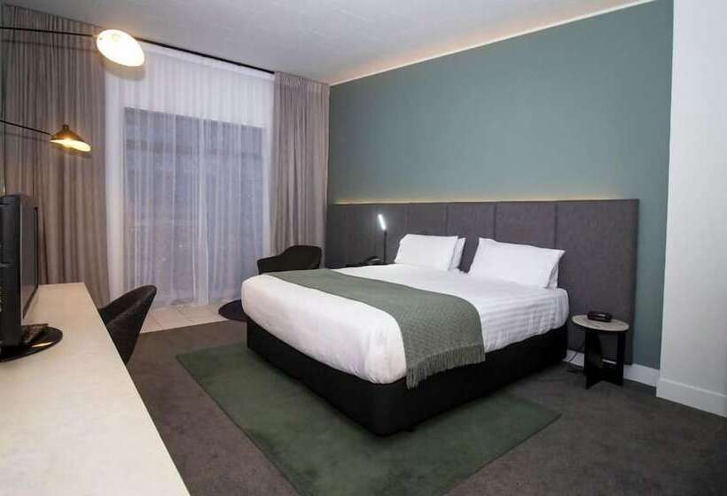 חדר דלוקס, The Avenue