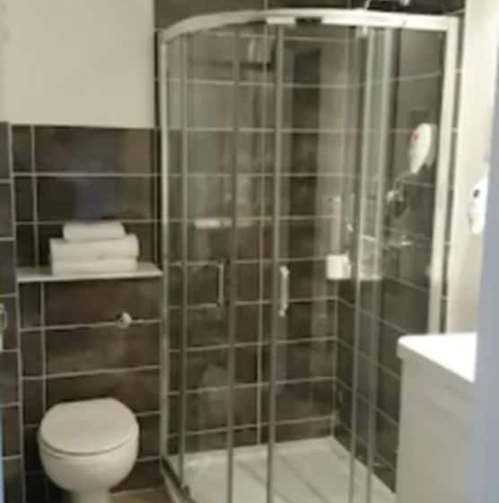 スタンダードトリプルルーム, Killarney Heights