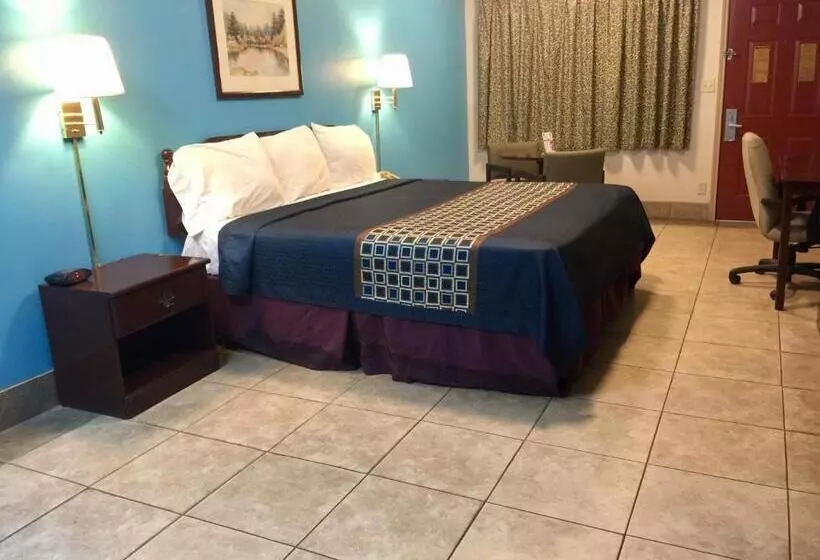 キングサイズベッドのデラックスルーム, Texas Inn And Suites City Center At University Dr