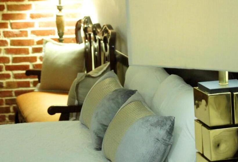 سوییت جونیور لوکس, Platino Hotel & Casino