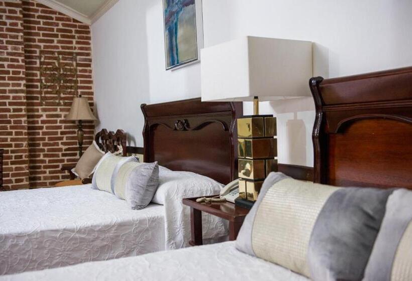 سوییت جونیور لوکس, Platino Hotel & Casino