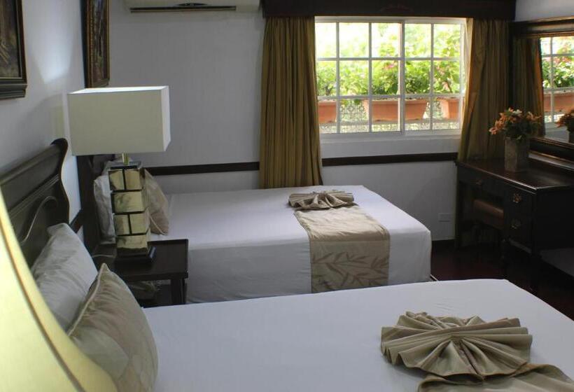 Deluxe Junior Suite, Platino Hotel & Casino