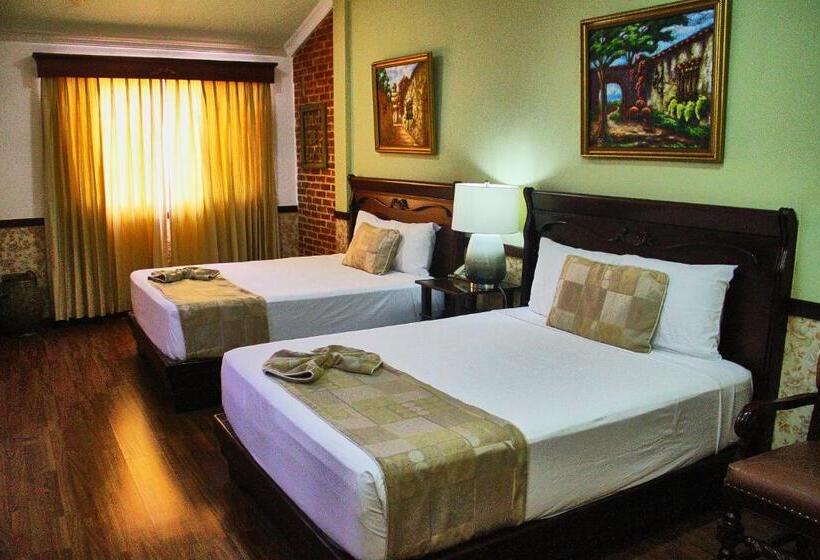 سوییت جونیور لوکس, Platino Hotel & Casino