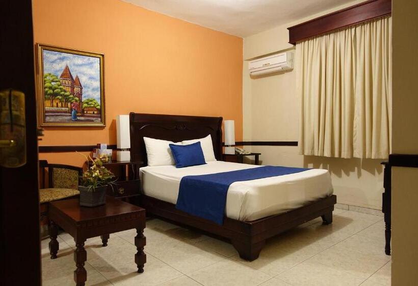 Executive Kamer, Platino Hotel & Casino