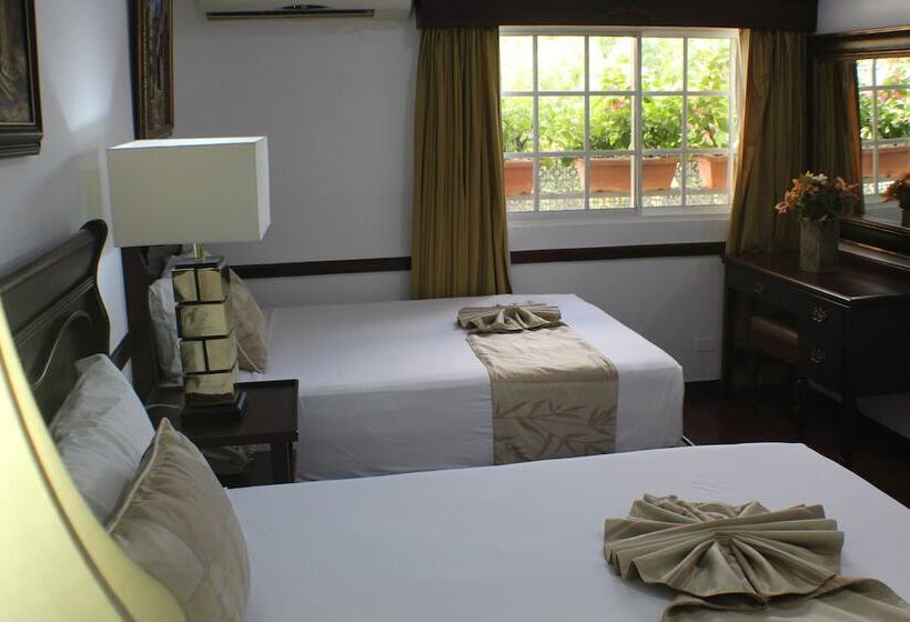 سوییت جونیور لوکس, Platino Hotel & Casino