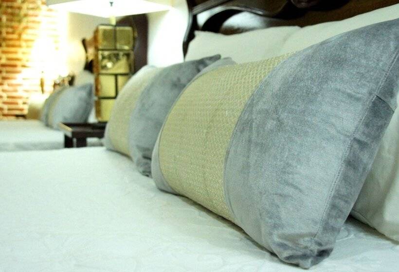 سوییت جونیور لوکس, Platino Hotel & Casino