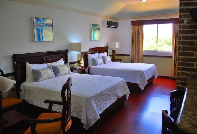 سوییت جونیور لوکس, Platino Hotel & Casino