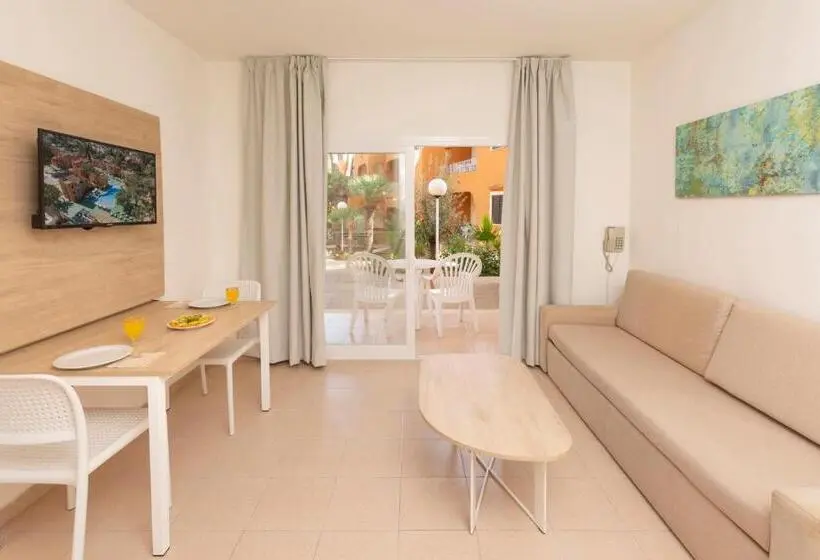 آپارتمان 1 خوابه با چشم‌انداز استخر, Cabot Club Torreblanca