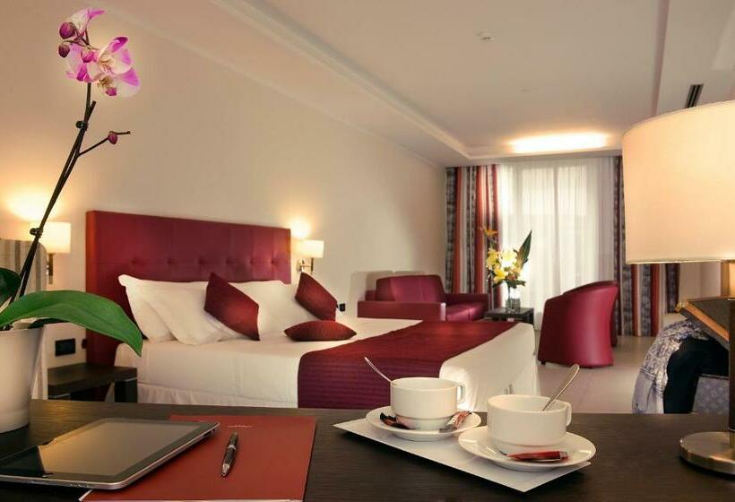 اتاق خانوادگی, Cardinal Hotel St. Peter