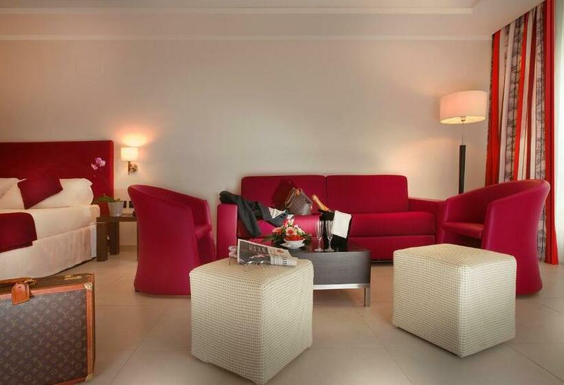 اتاق خانوادگی, Cardinal Hotel St. Peter
