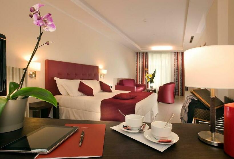 اتاق خانوادگی, Cardinal Hotel St. Peter