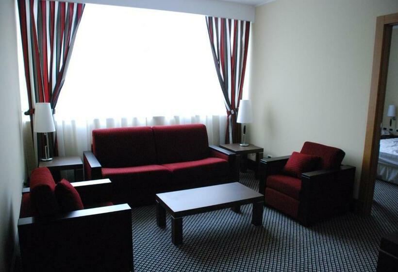 اتاق خانوادگی, Cardinal Hotel St. Peter