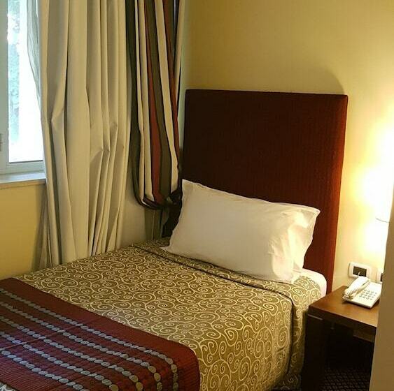 اتاق استاندارد یک نفره, Cardinal Hotel St. Peter