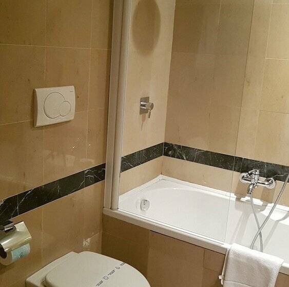 اتاق استاندارد یک نفره, Cardinal Hotel St. Peter