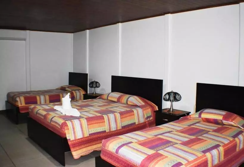 اتاق خانوادگی, Arenal Country Inn