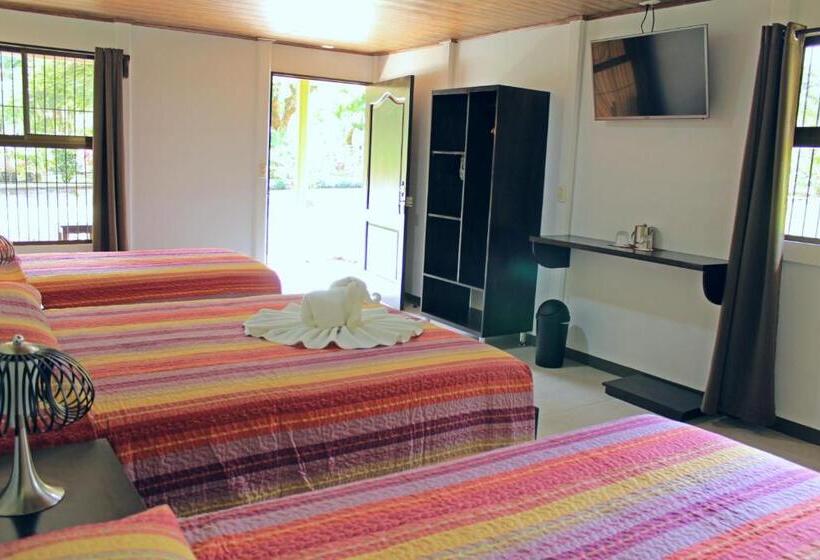 家庭间, Arenal Country Inn
