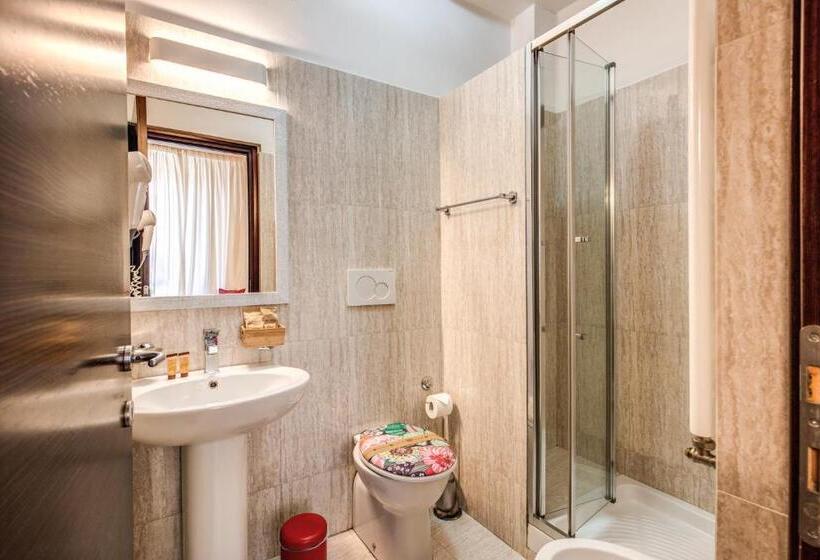 חדר סטנדרט לשלושה, Auditorium Mecenate