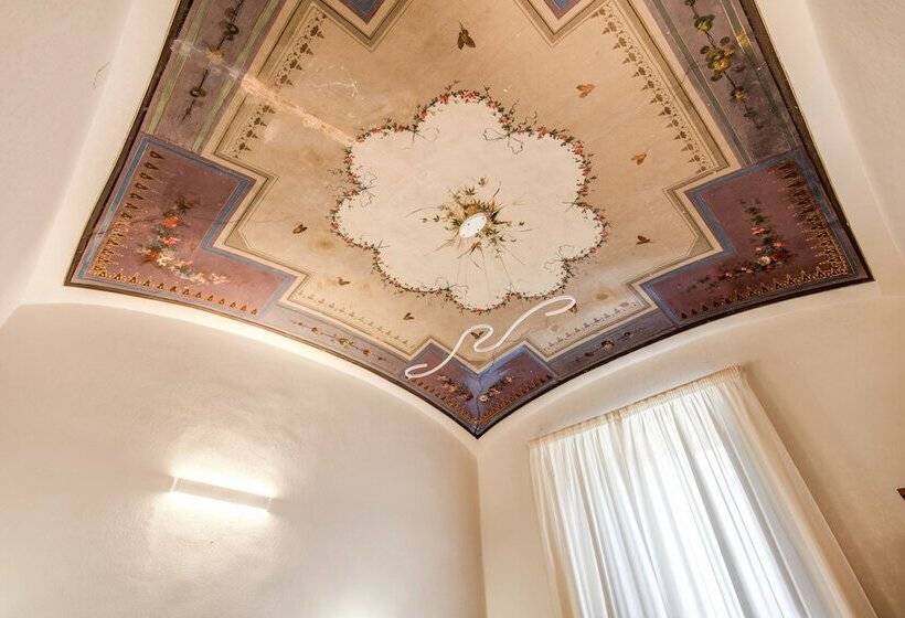 חדר סטנדרט לשלושה, Auditorium Mecenate