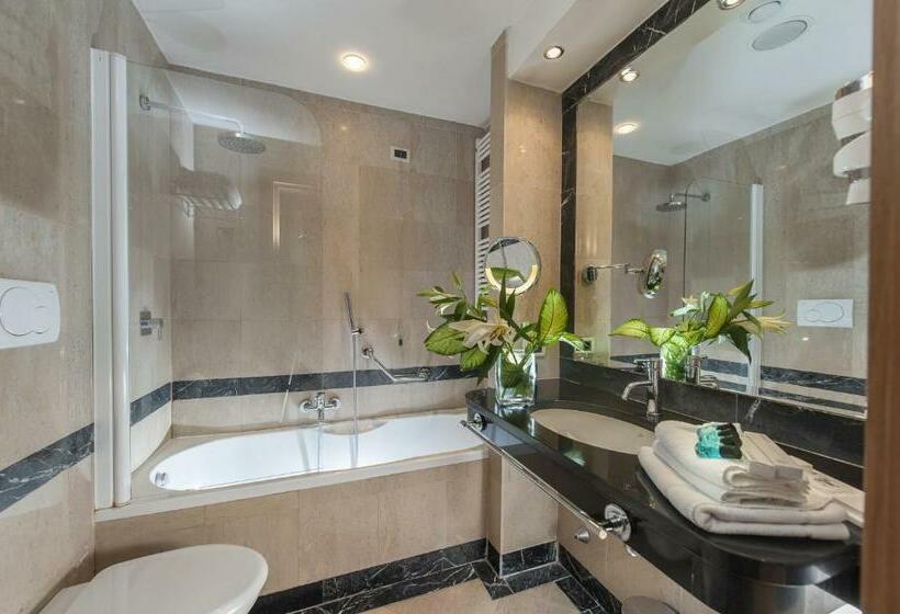 Superior Room with Terrace, Cardinal Hotel St. Peter