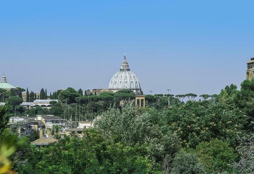 Superior Room with Terrace, Cardinal Hotel St. Peter