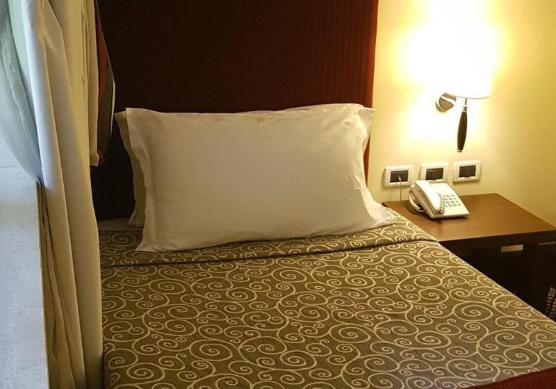 اتاق استاندارد یک نفره, Cardinal Hotel St. Peter