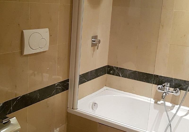 اتاق استاندارد یک نفره, Cardinal Hotel St. Peter