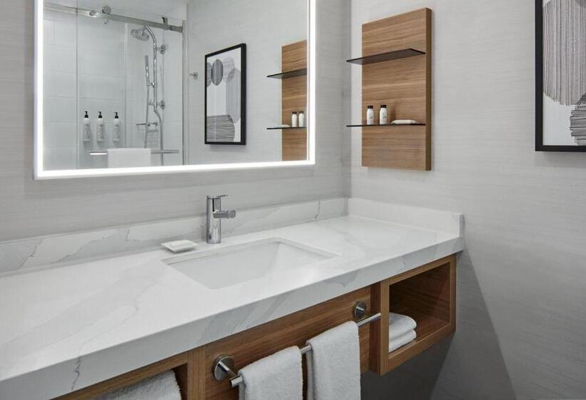 غرفة قياسية سرير كينج, Delta Hotels By Marriott Toronto Markham