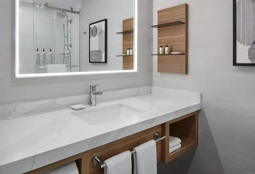 キングサイズベッドのスタンダードルーム, Delta Hotels By Marriott Toronto Markham