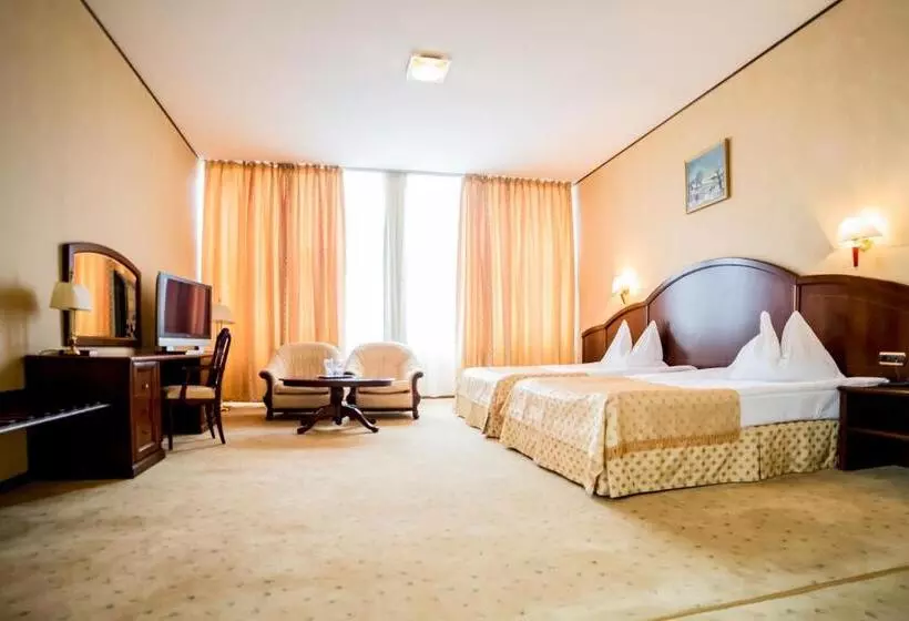 اتاق لوکس, Imperial Inn