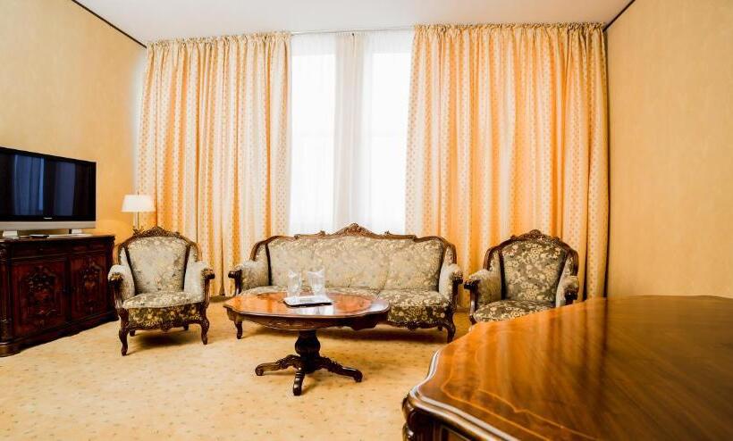 جناح ملكى, Imperial Inn