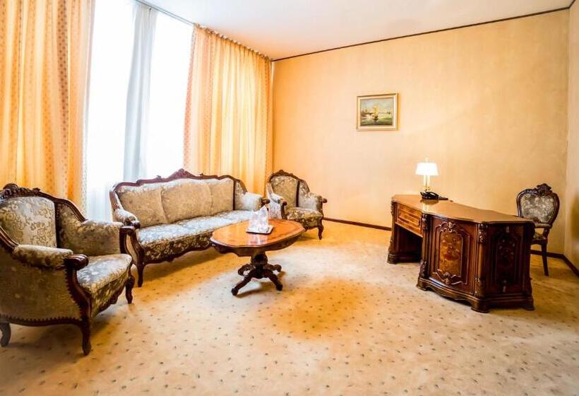 سوئیت رویال, Imperial Inn