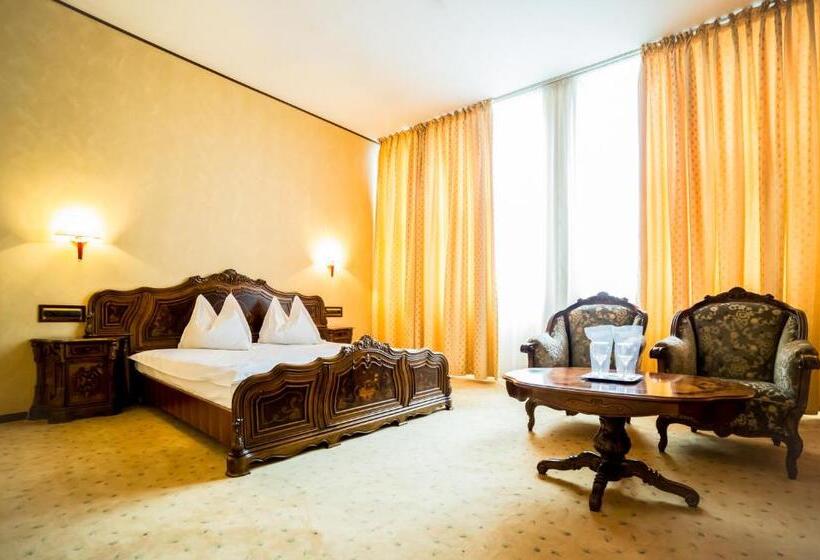 جناح ملكى, Imperial Inn