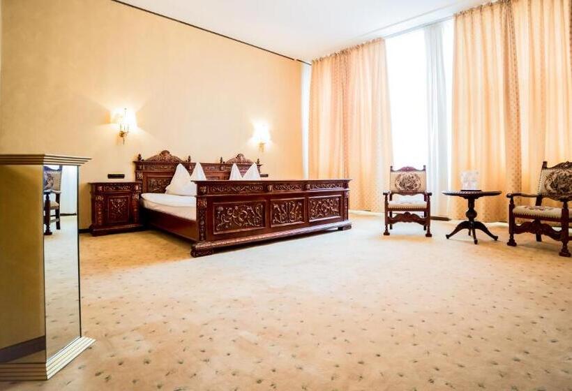 جناح, Imperial Inn