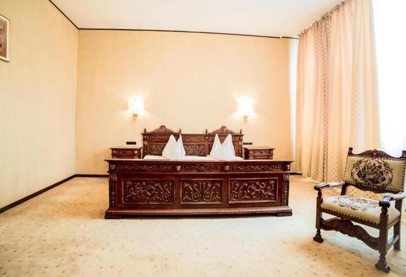 سوییت, Imperial Inn