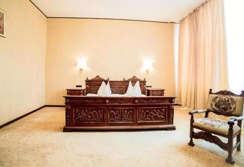 سوییت, Imperial Inn